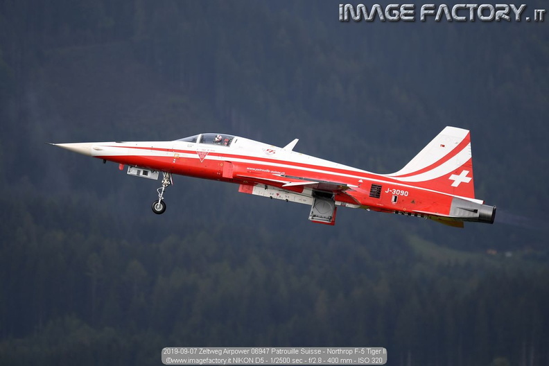 2019-09-07 Zeltweg Airpower 06947 Patrouille Suisse - Northrop F-5 Tiger II.jpg